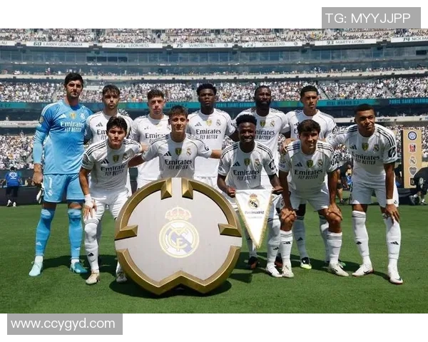 全球足球球星联赛盛大开赛，顶级球员齐聚一堂上演巅峰对决