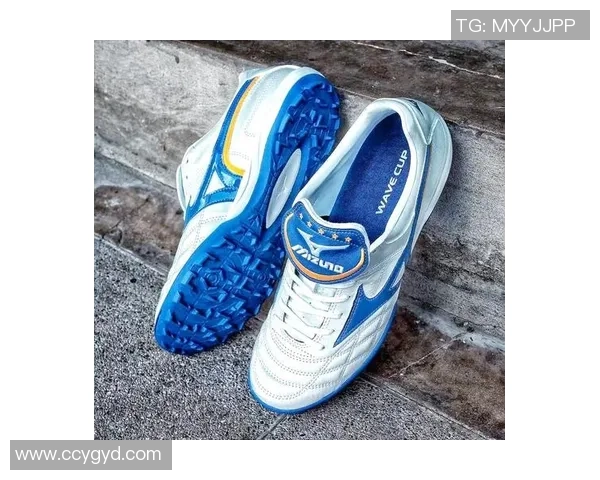 坚守经典风格的足球巨星不换球鞋的故事