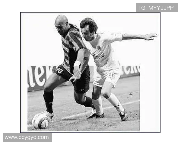 欧冠专用灰色球星足球引领潮流创新设计助力赛事竞技