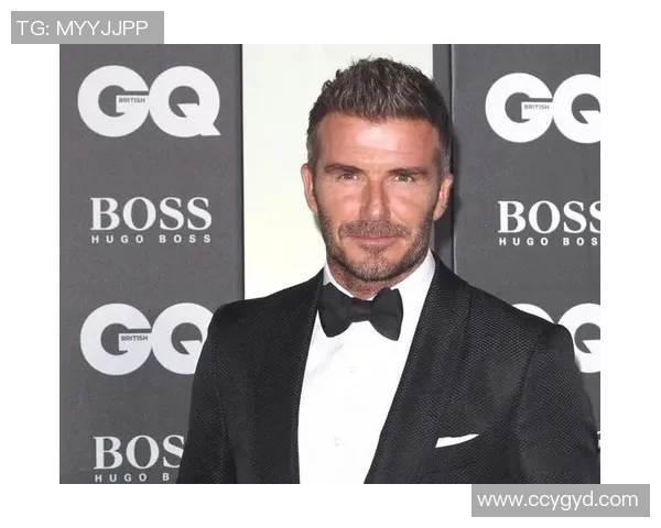 用英语全面介绍世界著名足球球星的生平经历与职业成就