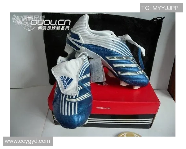 穿传奇足球鞋的球星们展现独特风采，足坛巨星与经典装备的完美结合